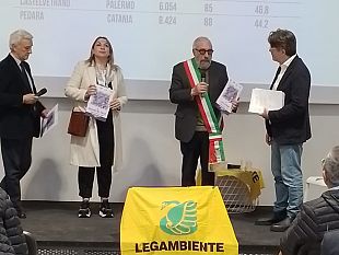 castelvetrano-premiata-a-palermo-ritirato-oggi-il-premio-comuni-ricicloni-sicilia