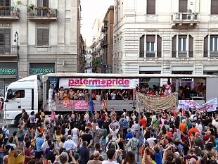 successo-per-il-palermo-pride-la-questione-palestinese-e-le-guerre-fra-i-temi-delledizione-2025
