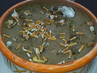 de-incivilitate-mazariensis-giare-di-ceramica-come-portacenere