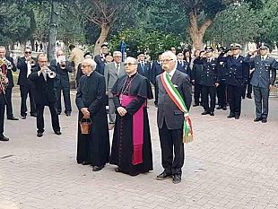 mazara-ieri-corteo-di-autorita-per-l-omaggio-ai-defunti