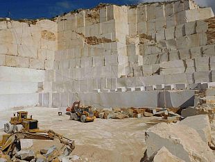 custonaci-da-oggi-riaprono-cave-di-marmo-e-segherie