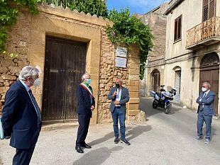 scoperta-la-nuova-targa-sulla-casa-natale-di-giovanni-gentile