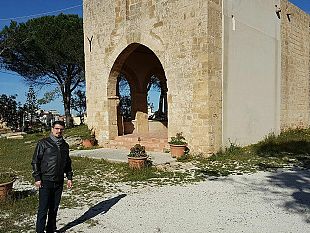 video-la-chiesa-madonna-dellalto-abbandonata-fra-i-ruderi
