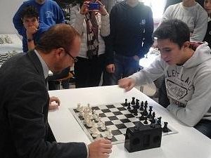 marsala-consegnato-il-defibrillatore-al-liceo-scientifico-ruggieri