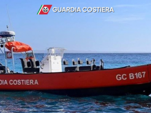 favignana-paura-al-largo-di-cala-rossa-soccorsi-due-turisti-su-un-natante-alla-deriva