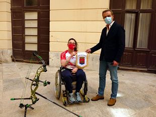 trapani-la-campionessa-di-tiro-con-larco-virgilio-a-palazzo-dali