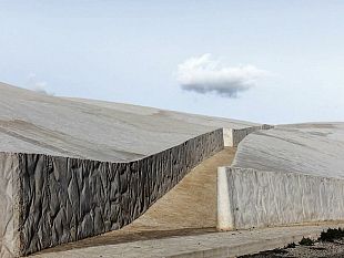 gibellina-le-grandi-case-di-moda-scelgono-ancora-il-cretto-di-burri-come-location