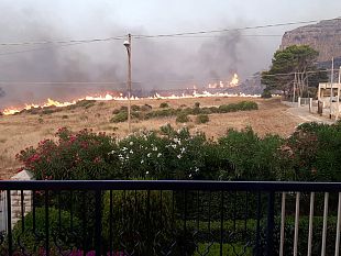 incendi-nel-trapanese-fiamme-vicine-alle-abitazioni-di-pizzolungo