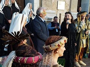 successo-per-il-corteo-storico-di-santa-rita-lelogio-del-sindaco-alfano