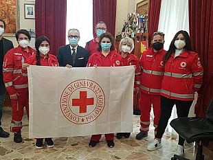 la-bandiera-della-cri-arriva-a-partanna