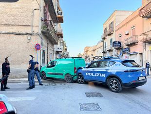 mazara-folle-inseguimento-la-polizia-mette-fine-alla-fuga-di-un-furgone-verde