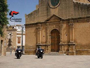 castelvetrano/agli-arresti-domiciliari-senza-cibo-ci-pensano-i-carabinieri-e-la-croce-rossa