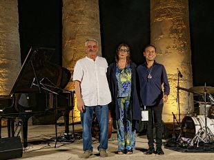allinsegna-delle-emozioni-la-prima-serata-di-talkinjazz-al-tempio-di-segesta-con-rita-marcotulli-trio