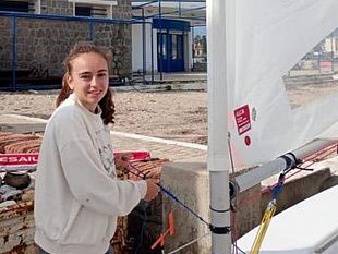 la-velista-pantesca-alice-chiolo-sale-sul-podio-a-messina-prima-classificata-ilca-4-under-16