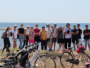 mazara-iis-f-ferrara-gli-alunni-spagnoli-del-programma-erasmus-in-visita-a-capo-feto-e-tonnarella