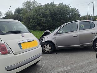 scotro-tra-due-auto-nei-pressi-delluscita-dellautostrada-a29-di-mazara