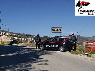 salemi-si-fingono-clienti-e-rubano-un-anello-da-una-gioielleria-denunciati-in-due