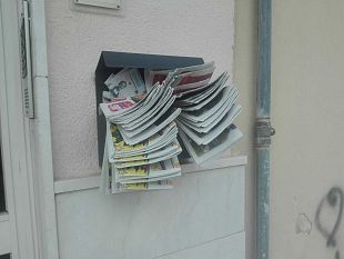 trapani-torna-il-volantinaggio-selvaggio-e-le-strade-sono-nuovamente-sporche