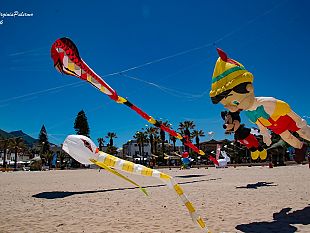 festival-internazionale-degli-aquiloni-san-vito-lo-capo-si-riempie-di-colori-musica-e-sorrisi
