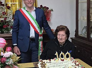 nuova-centenaria-a-castellammare-margherita-cruciata-festeggia-100-anni