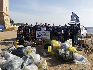 plastic-free-a-marausa-rinvenuti-pacchi-di-sigarette-destinati-al-contrabbando