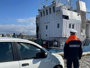 mazara-la-guardia-costiera-ferma-nave-battente-bandiera-greca-per-violazioni-sulle-norme-di-sicurezza