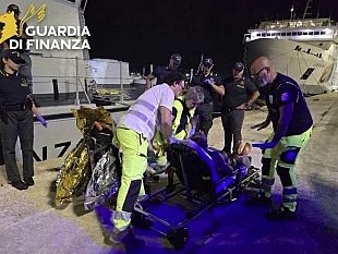 marsala-imbarcazione-in-fiamme-a-oltre-25-miglia-nautiche