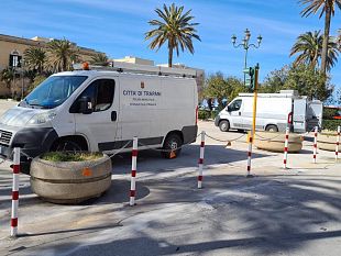 trapani-collocati-nuovi-paletti-a-delimitare-piazza-vittorio