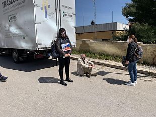 pediatria-trasloco-con-le-auto-di-servizio-per-evitare-i-blocchi-dei-volontari