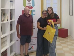 allistituto-florio-di-erice-libri-divise-e-tablet-per-le-prime-classi-la-scuola-sostiene-il-diritto-allo-studio-e-l