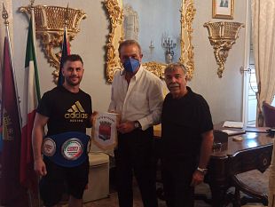 trapani-il-campione-di-kick-boxing-gioacchino-mancuso-ricevuto-a-palazzo-dali