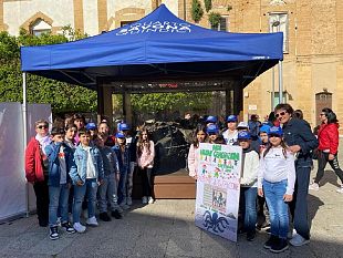 gli-alunni-del-2-circolo-presenti-alla-manifestazione-memoria-nostra