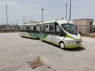 mazara-inizia-oggi-il-servizio-di-trasporto-col-trenino-turistico-elettrico