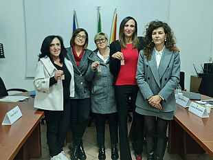 la-trinceri-dona-un-omaggio-allintero-consiglio-comunale