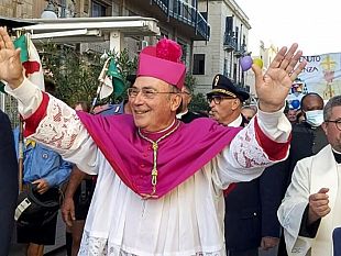 mazara/diocesi-di-mazara-si-insedia-il-nuovo-vescovo-mons-angelo-giurdanella