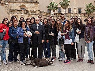 mazara-20-studenti-di-turchia-spagna-italia-e-grecia-incontrano-il-vescovo