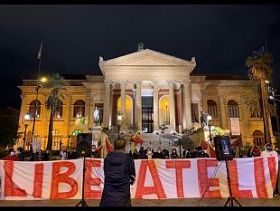 liberateli-un-centinaio-in-piazza-a-palermo-per-chiedere-la-liberazione-dei-pescatori-sequestrati-a-bengasi