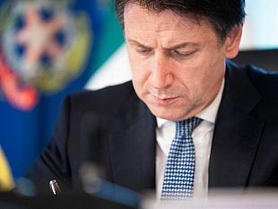il-premier-conte-firma-il-nuovo-dpcm-stop-a-calcetto-gite-scolastiche-e-feste-private-restrizioni-per-bar-e-nuove-regole-per-la-quarantena