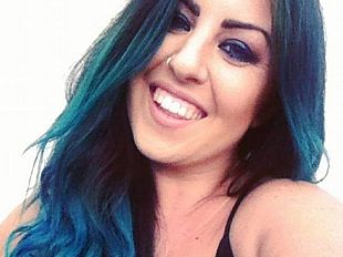 una-ragazza-con-la-valigia-invita-il-ministro-poletti-a-chiudersi-in-una-valigia-dura-lettera-aperta