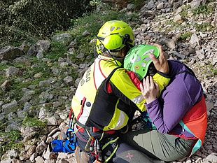 l82centro-c-s-a-r-dellaeronautica-militare-salva-un-escursionista-rimasta-ferita