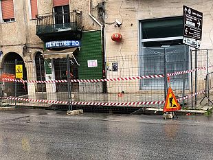 castelvetrano-una-voragine-si-apre-nel-viale-roma