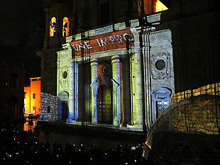 futuramarsala-successo-per-il-videomapping-in-piazza-della-repubblica