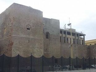 un-abbandono-storico-il-castello-di-terra