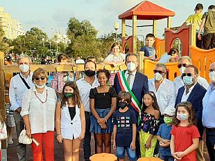 nuovo-parco-giochi-sul-lungomare-tanta-partecipazione-allinaugurazione