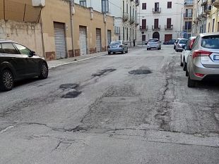 trapani-coperte-le-buche-nella-malridotta-via-xx-settembre