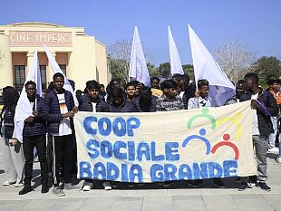 badia-grande-a-marsala-migranti-in-prima-linea-nellurlo-di-condanna-alle-guerre
