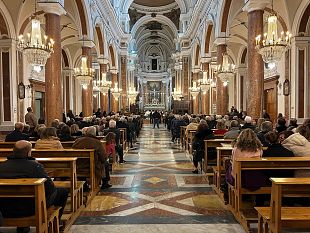 nozze-doro-ad-alcamo-messa-in-chiesa-madre-per-le-coppie-che-raggiungono-i-50-anni-di-matrimonio
