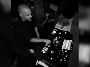 a-pantelleria-un-dj-set-a-sorpresa-di-dario-denso-andriolo-arte-musica-e-incontri-inaspettati