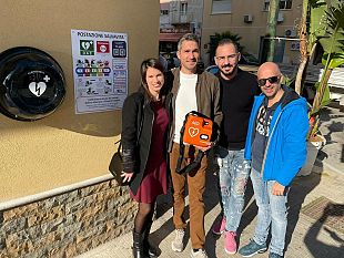 trapani-neo-sposi-donano-un-defibrillatore-alla-citta