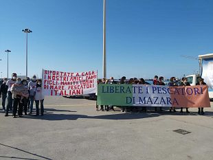 video-pescatori-sequestrati-a-bengasi-flashmob-dei-familiari